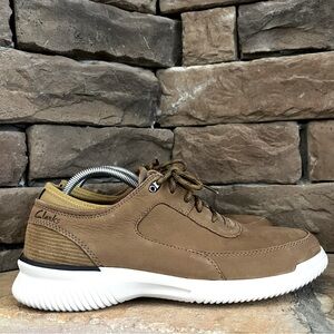 Clarks Donaway Lace Sneaker / Dark‎ Sand Nubuck / SZ 9.5